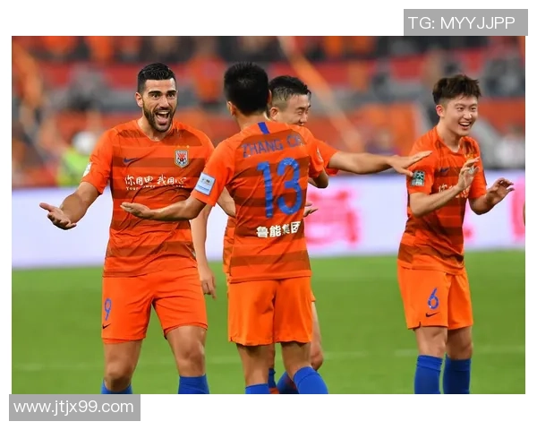 足协杯决赛激战正酣山东鲁能与北京国安争夺冠军荣耀